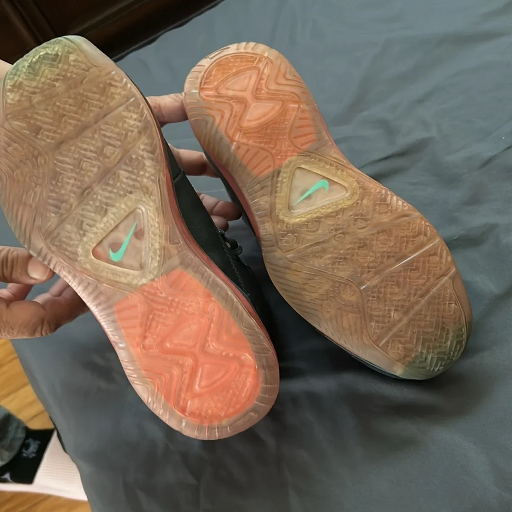 Nike - Picture 3 of 4